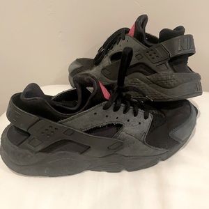 Nike Air Huarache Run
Russian Floral